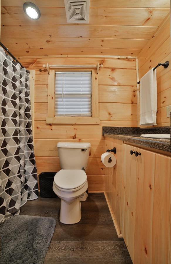 Thomas Cabin Forest Tiny Cabin With Hot Tub Chattanooga Exterior photo