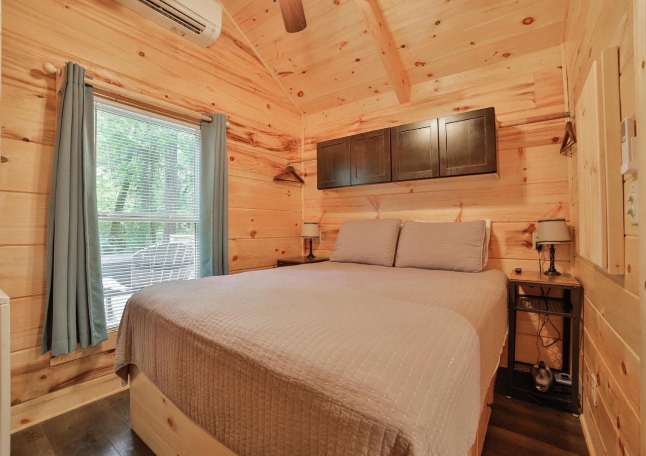 Thomas Cabin Forest Tiny Cabin With Hot Tub Chattanooga Exterior photo